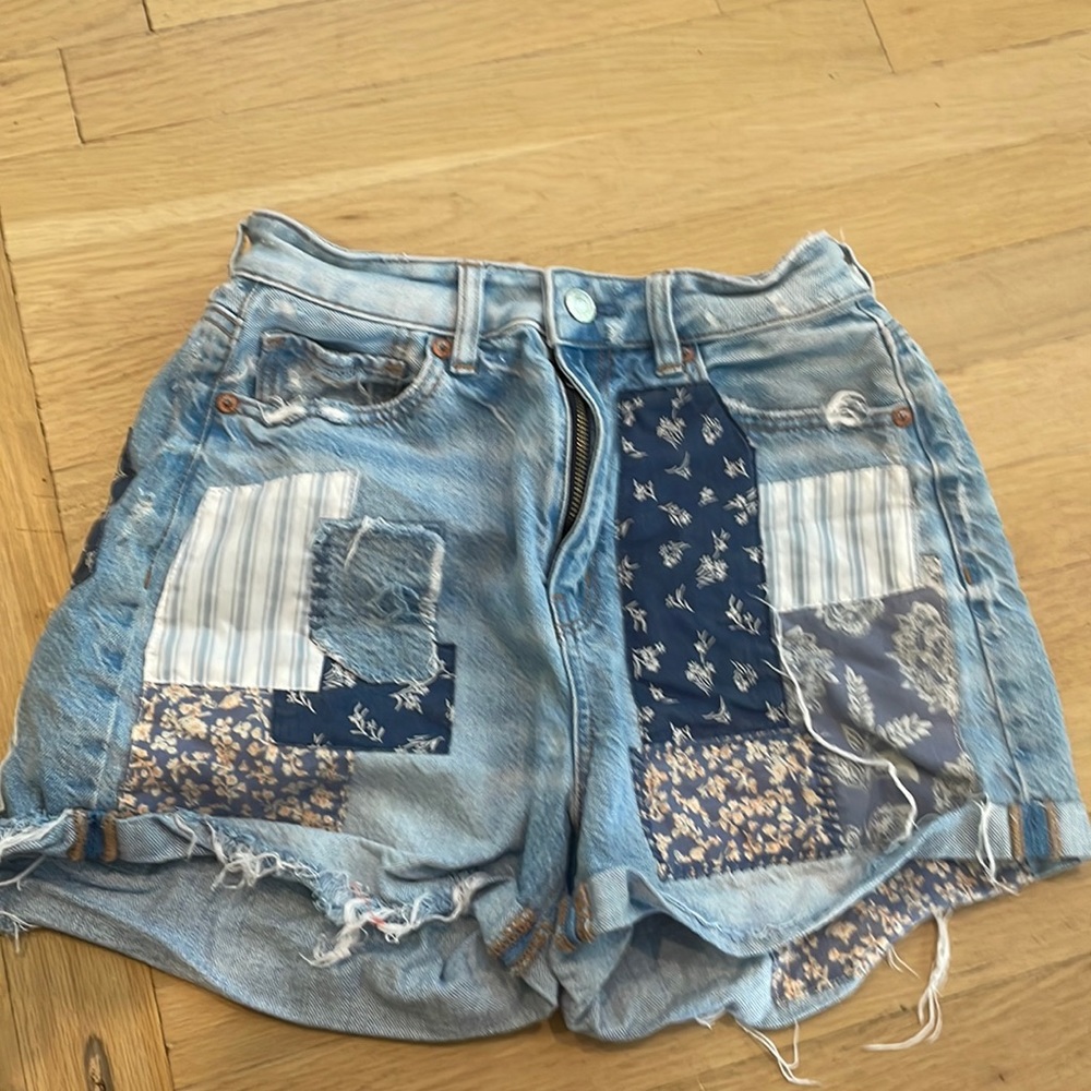 American Eagle/Arie, Jean shorts with pattern, size 4, discontinued